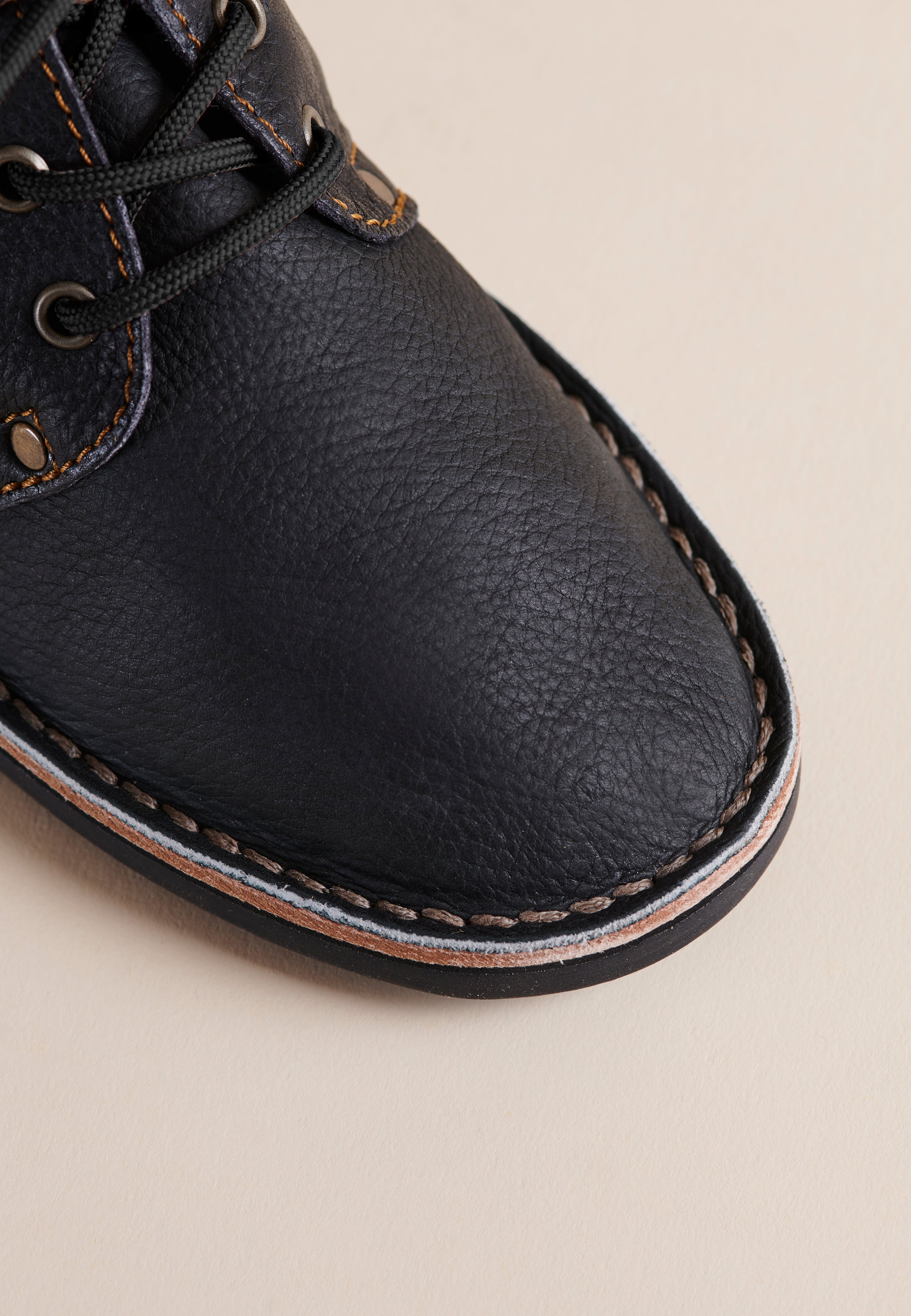 Erongo Vellies in Black Leather
