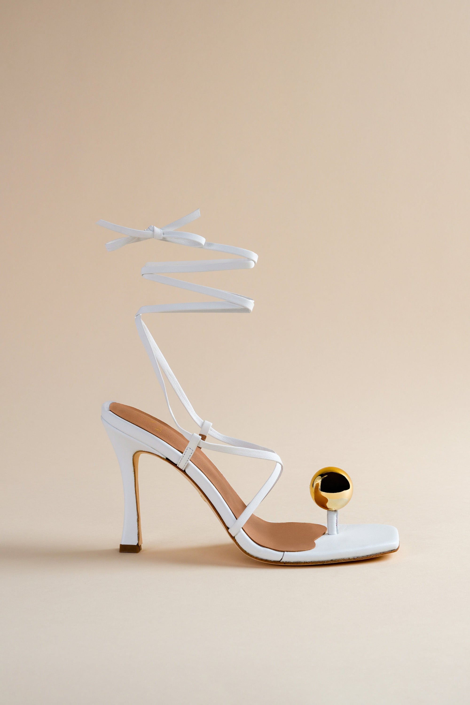 Globe sandal in white nappa leather and golden globe