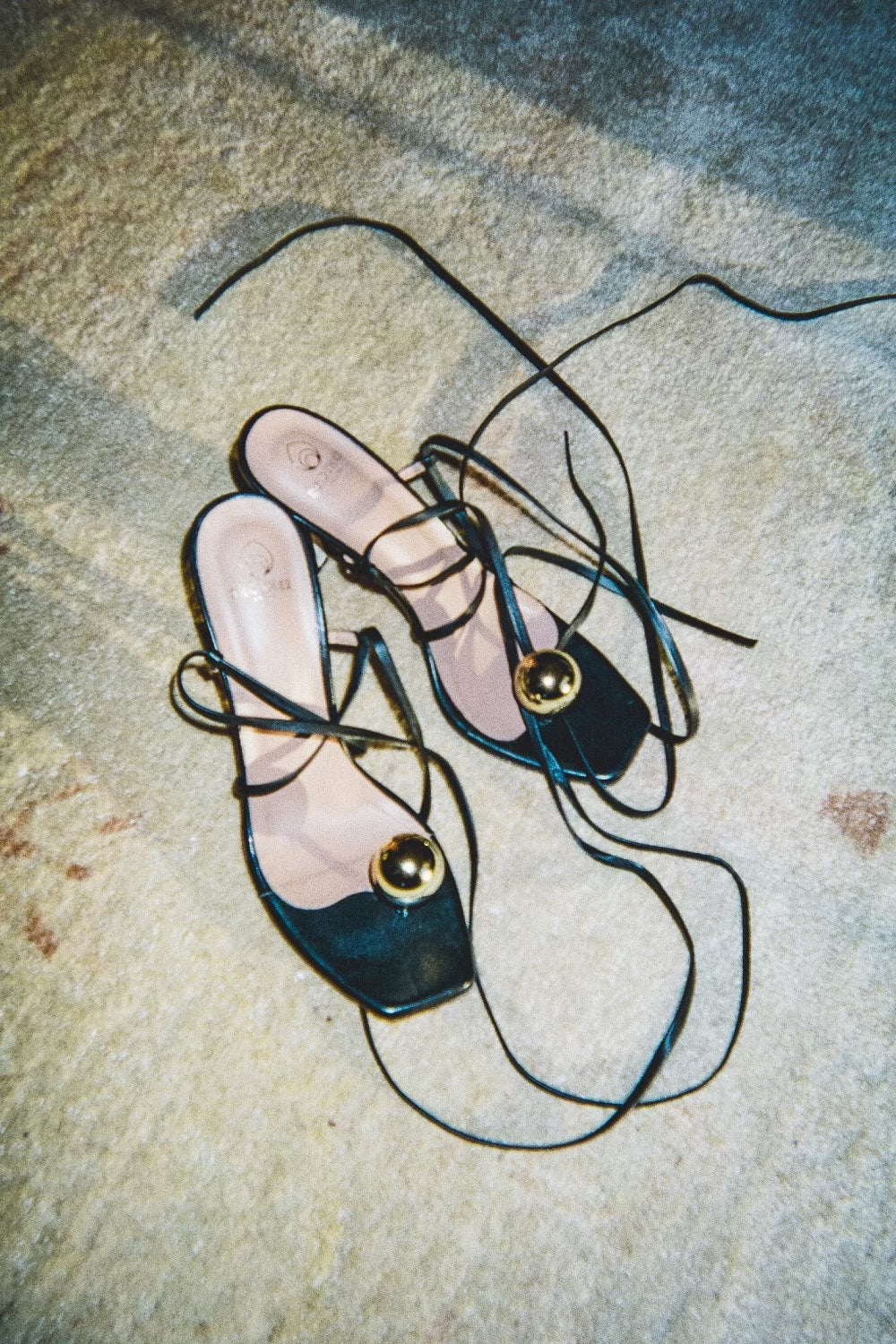 Globe sandal in black nappa leather and golden globe