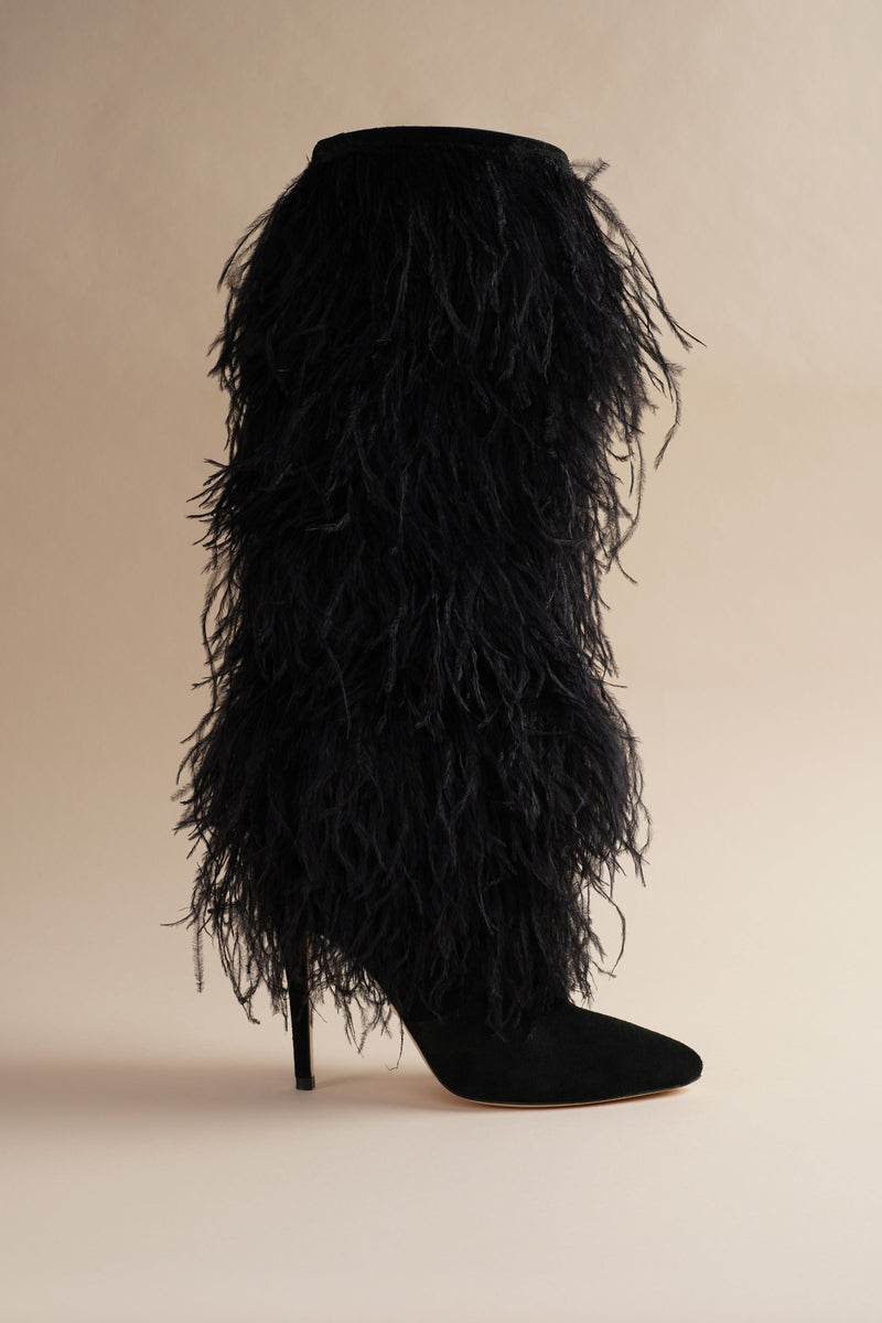 To the knee black boot with black feathers